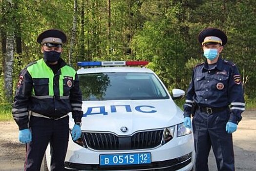 Сотрудники Госавтоинспекции в Марий Эл оказали помощь пострадавшему водителю грузового автомобиля