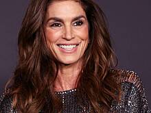 Синди Кроуфорд вспомнила о намеренно отрезавшем ее волосы парикмахере