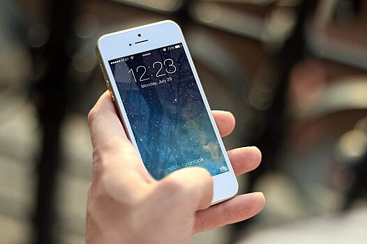 Работники заметили кражу iPhone 12 в саратовском салоне спустя пять месяцев
