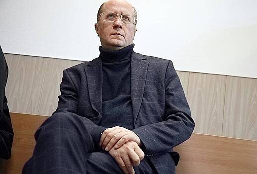 Дело попавшегося на многомиллионной взятке российского чиновника приостановили