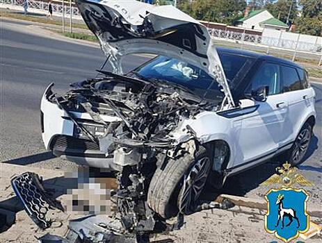 Автомобилистка на Land Rover попала в больницу после столкновения с Lada Granta и Hyundai