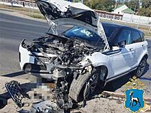 Автомобилистка на Land Rover попала в больницу после столкновения с Lada Granta и Hyundai