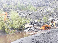 Появились фото с упавшим с обрыва в Якутии автобусом, где погибли 15 человек