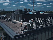 Российский офис BMW на Ленинградском шоссе в Москве демонтировал вывеску в июне 2022 года