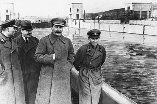 За что Сталин казниил «железного» наркома Ежова