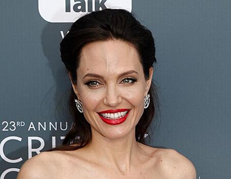 Анджелина Джоли призналась, что чувствует себя не менее красивой, чем в юности