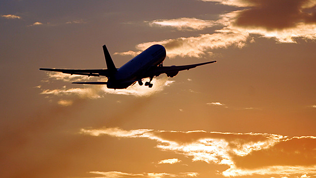 Пассажирский самолёт вынужденно вернулся в Якутск