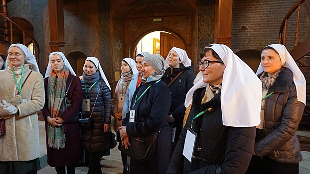 Сестры милосердия храма у Соломенной сторожки посетили Сретенский мужской монастырь