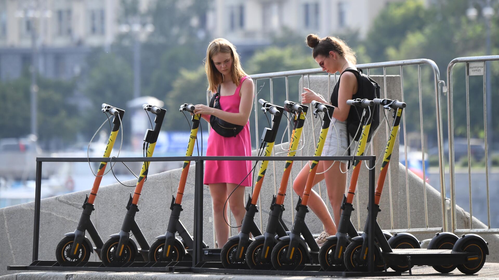 Операторы самокатов стали чаще штрафовать пользователей