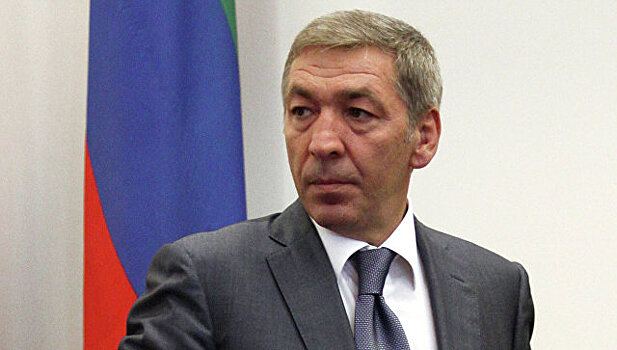 Главу правительства Дагестана обвинили в мошенничестве