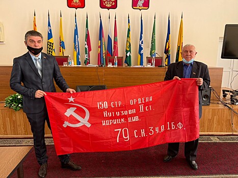 Новобейсугской школе вручили копию Знамени Победы