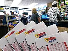 Женщина дважды за три месяца выиграла в лотерею миллион долларов