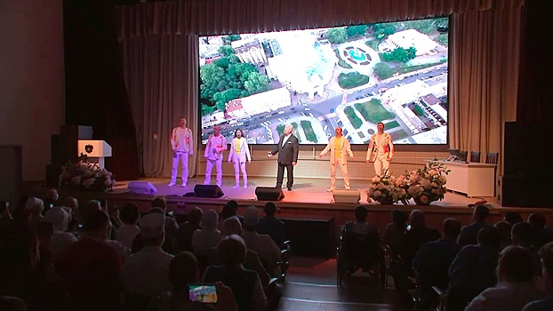 Владимир Винокур выступил в Красногорске перед участниками спецоперации по защите ЛДНР