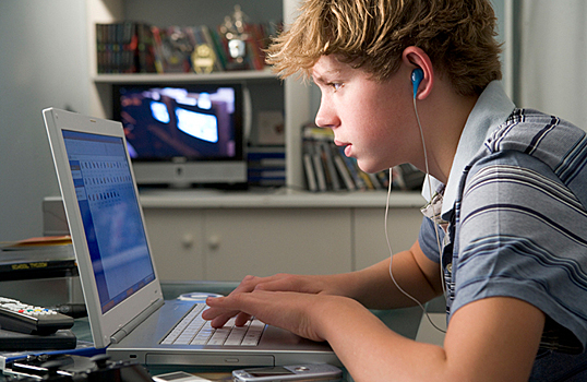 Brand Analytics: подростков в интернете больше всего интересуют частные объявления, маркетплейсы и стриминги