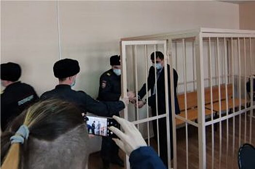 Олега Извекова взяли под стражу в зале челябинского суда на 2 месяца