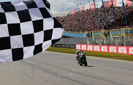 Драма Дэвиса и удача Рэя: итоги первой гонки WSBK в Ассене