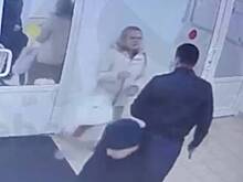 Россиянин избил жену в лицее на глазах у сына c пороком сердца и попал на видео
