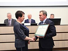 Валерий Лидин наградил коллективы медучреждений за вклад в борьбу с COVID-19