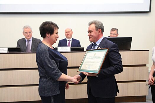 Валерий Лидин наградил коллективы медучреждений за вклад в борьбу с COVID-19