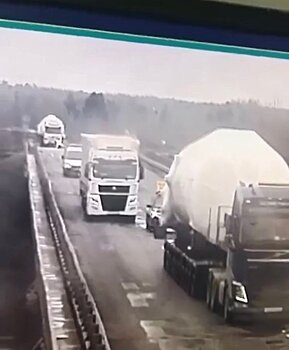 Момент просадки пролёта моста через Молому попал на видео