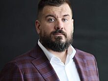 Илья Степанов поблагодарил женщин за душевное тепло, трудолюбие и красоту