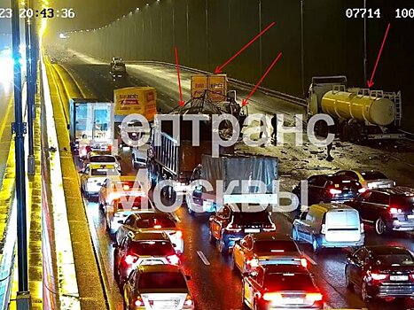 Несколько автомобилей столкнулись на МКАД в районе нацпарка "Лосиный остров"