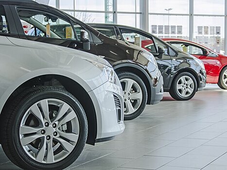 Эксперт призвал не спешить с покупкой авто перед повышением утильсбора