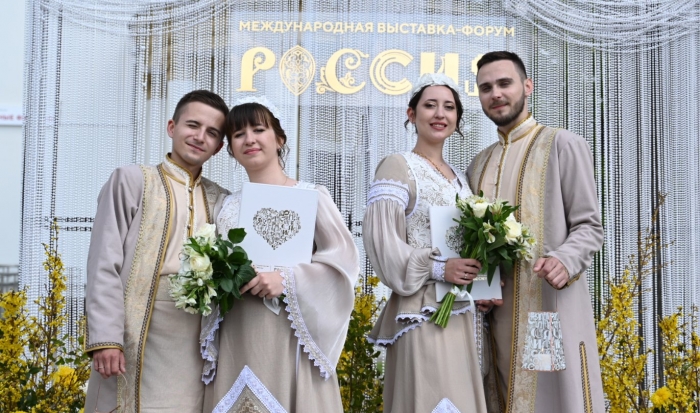 Волгоградские медики поженились на свадебном фестивале на ВДНХ