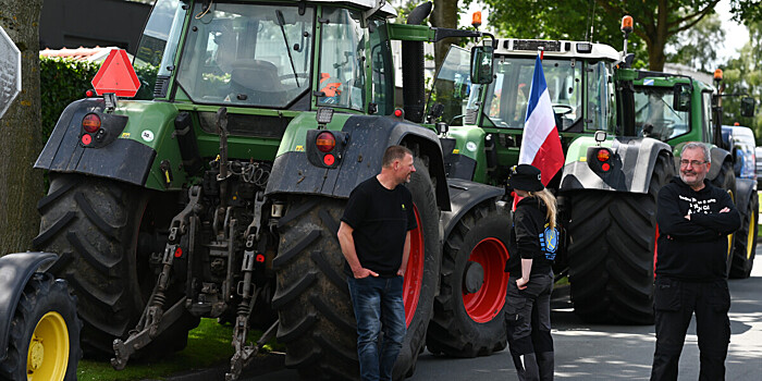 Протесты аграриев в Нидерландах попытались задавить бульдозерами