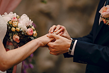 Бросание букета невесты стало самой популярной свадебной традицией у россиян