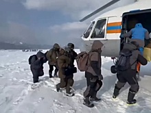 На Сахалине рыбаки отказались покидать дрейфующую льдину