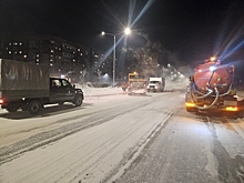 Порыв в Кемерове: вода на проезжей части, троллейбусы пустили в объезд