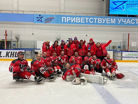 Две победы и два поражения: следж-хоккеисты из Удмуртии сыграли на Кубке Защитников Отечества