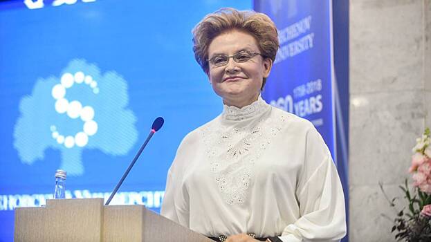 Теледоктор Елена Малышева призвала россиян поменьше трогать свое лицо