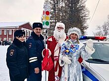 Инспекторы ГИБДД массово переодеваются в Дедов Морозов