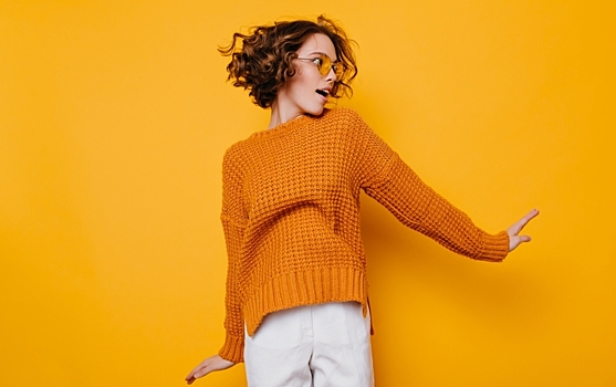 Как носить oversize-свитер: советует стилист
