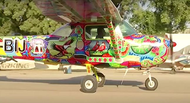 В Пакистане самолёты красят под хохлому
