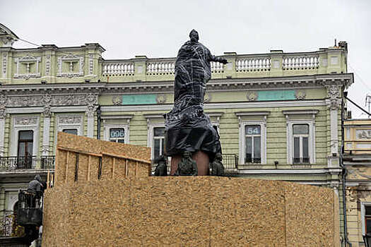 В Одессе демонтированные памятники Суворову и Екатерине II передали в художественный музей