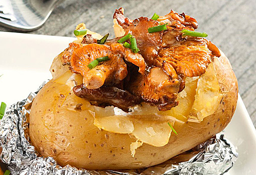 Печеный картофель с грибами: вкуснейшее блюдо из картошки