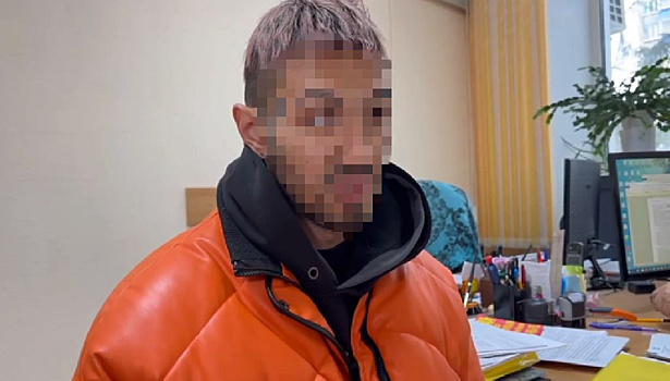 В Благовещенске выписали штраф расклейщику, который рекламировал новогодний квест