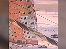 Россиянка упала с девятого этажа, встала и пошла