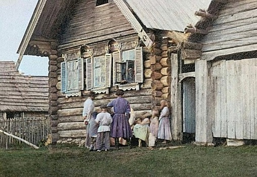 Самый странный запрет у русских: почему нельзя было смотреть в окно