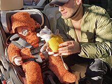 Первые шаги: 9-месячный сын Дмитрия Шепелева учится ходить