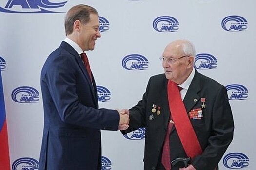 Денис Мантуров вручил Евгению Федосову орден "За заслуги перед Отечеством" I степени