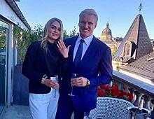 Разница в 38 лет: Дольф Лундгрен подарил 24-летней невесте кольцо в честь помолвки