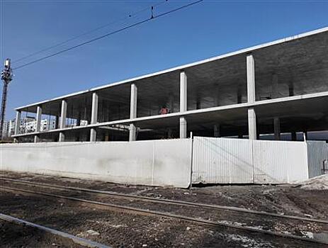 Суд запретил строительство похожего на ТЦ здания у рынка в 15 микрорайоне