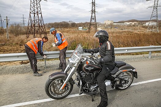 Глава Приморья на мотоцикле проверил ремонт дорог