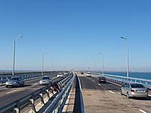 На Крымском мосту возобновили движение