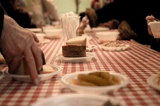 В рамках акции «Тёплый приём» в Вологде еженедельно бесплатно кормят нуждающихся