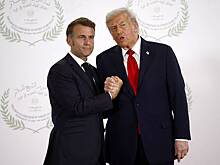 Раскрыт диалог Трампа и Макрона во время их долгого рукопожатия
